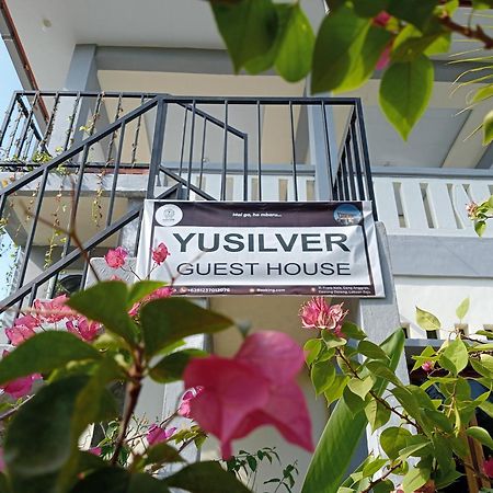 Yusilver Guest House 라부안 바조 외부 사진