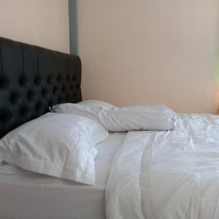 Yusilver Guest House 라부안 바조 외부 사진