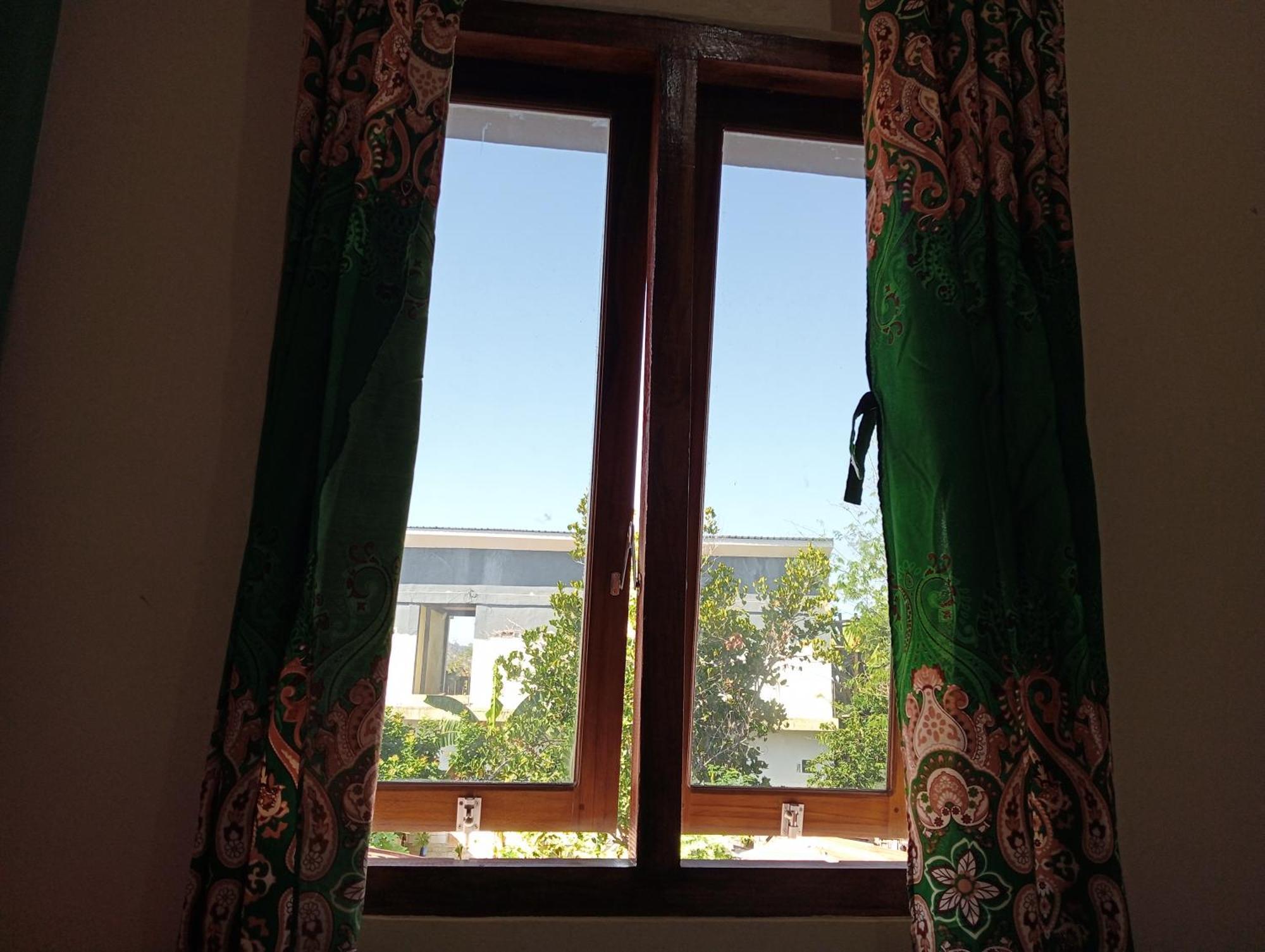 Yusilver Guest House 라부안 바조 외부 사진