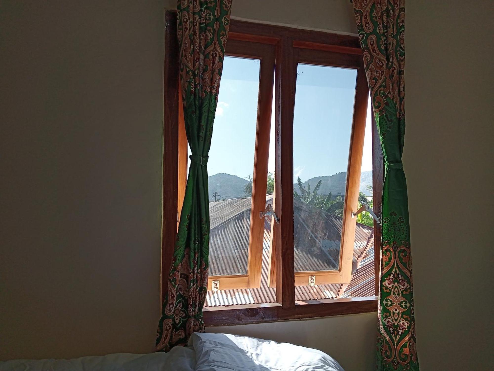 Yusilver Guest House 라부안 바조 외부 사진